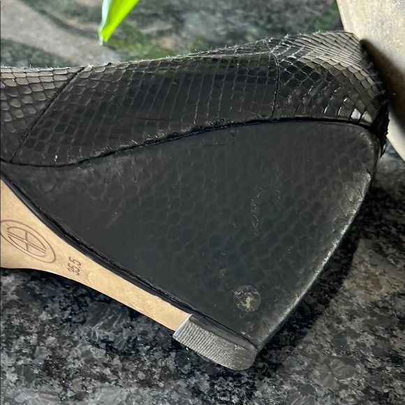 House of Harlow 1960 Black Peep Toe Heels - Picture 4 of 5